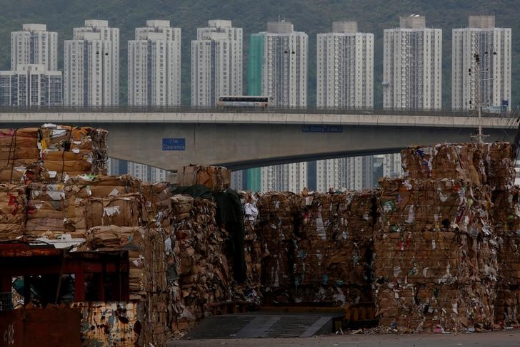 © Reuters. Tonnes of waste paper to be shipped to mainland China are piled up at a dock in Hong Kong