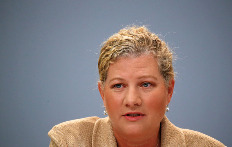 © Reuters. FILE PHOTO: Deutsche Bank COO Hammonds attends a news conference in Frankfurt