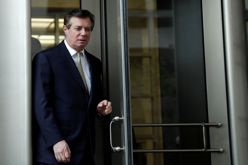 © Reuters. Former Trump campaign manager Paul Manafort leaves a U.S. District Court after attending a motions hearing in Washington, D.C.