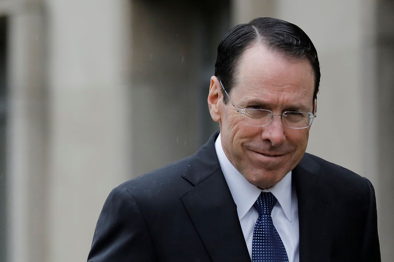 © Reuters. Chief Executive Officer of AT&T Randall Stephenson arrives at a U.S. District Court in Washington, D.C.