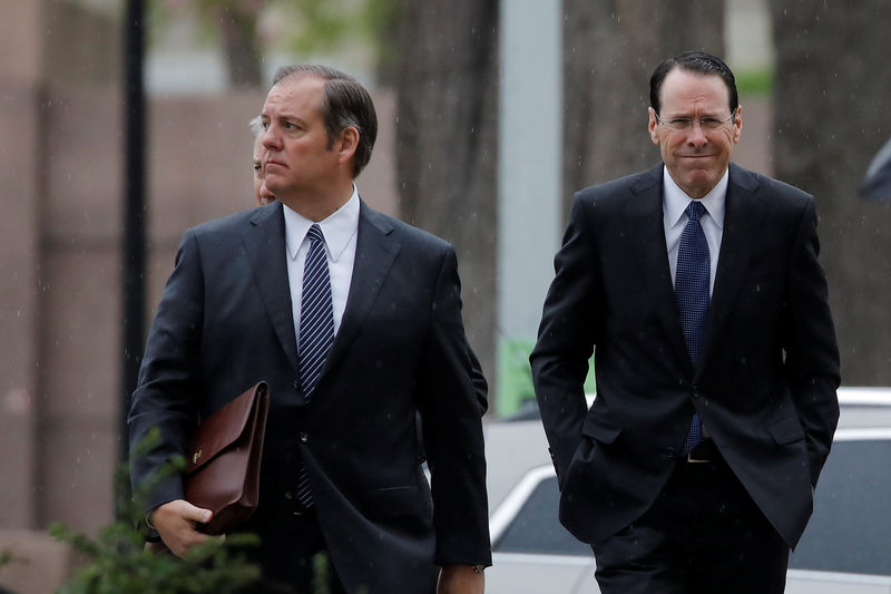 © Reuters. Chief Executive Officer of AT&T Randall Stephenson arrives at a U.S. District Court in Washington, D.C.