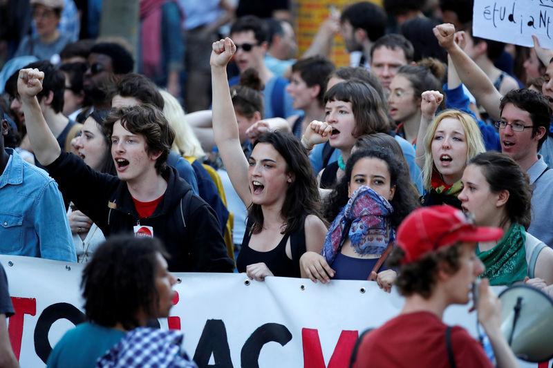 © Reuters. UNE MAJORITÉ DE FRANÇAIS CONTRE LES BLOCAGES ÉTUDIANTS, SELON UN SONDAGE