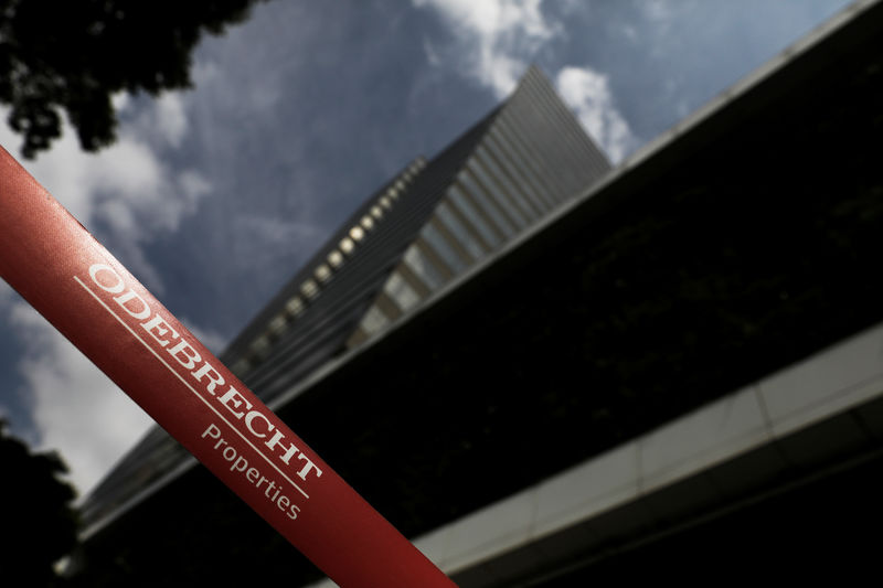 © Reuters. Corporate logo of the Odebrecht SA construction conglomerate is pictured at its headquarters in Sao Paulo