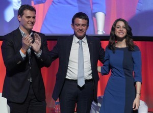 © Reuters. Manuel Valls evalúa posible candidatura a la alcaldía de Barcelona con Ciudadanos