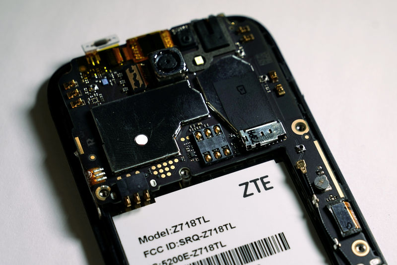 © Reuters. FILE PHOTO: The inside of a ZTE smart phone pictured in photo illustration