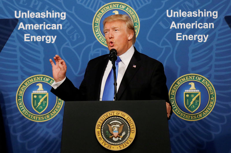 © Reuters. FILE PHOTO: U.S. President Donald Trump delivers remarks during an 'Unleashing American Energy' event at the Department of Energy in Washington