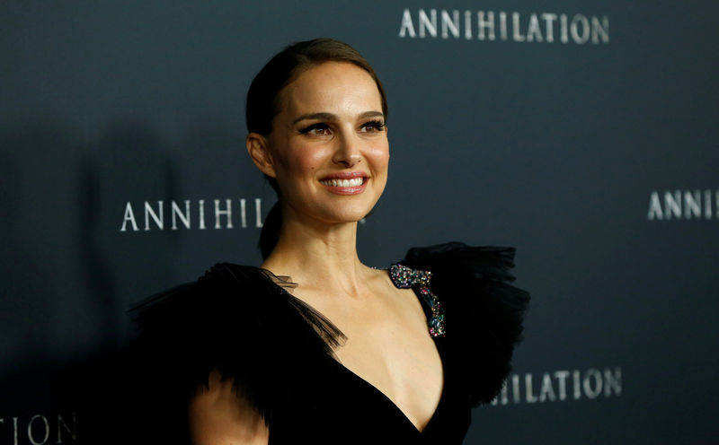 © Reuters. FILE PHOTO: Cast member Portman poses at the premiere for "Annihilation" in Los Angeles