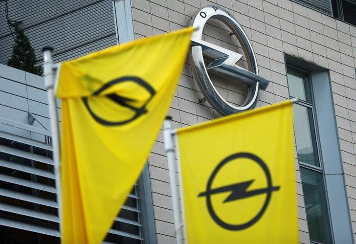 © Reuters. FILE PHOTO: Flags with the Opel logo are seen at the Opel headquarters in Ruesselsheim