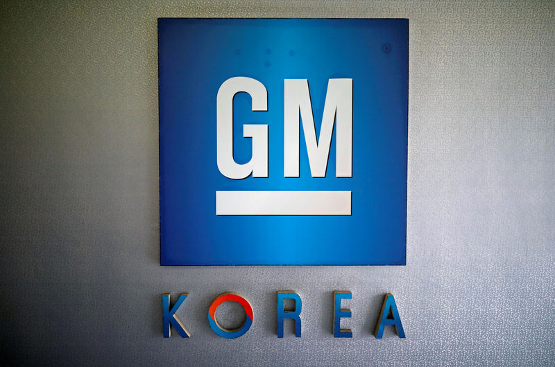 © Reuters. FILE PHOTO: The logo of GM Korea is seen at its Bupyeong plant in Incheon