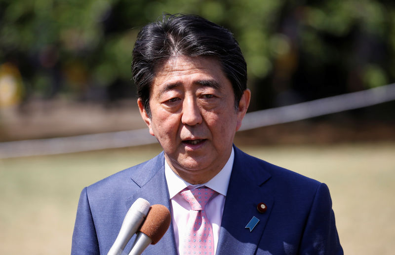 © Reuters. رئيس وزراء اليابان يرحب بخطوة كوريا الشمالية ويدعو لتحقيق نتائج