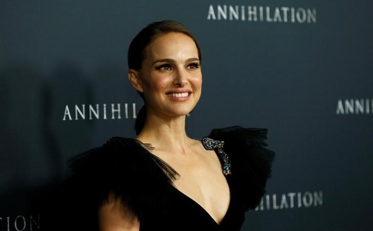 © Reuters. Cast member Portman poses at the premiere for "Annihilation" in Los Angeles