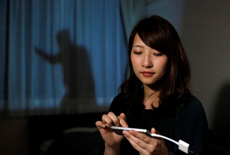 © Reuters. ظل رجل.. وسيلة جديدة لتأمين منازل النساء في اليابان