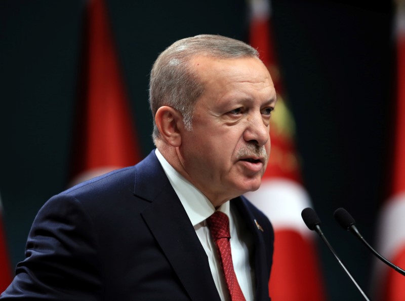 © Reuters. إردوغان: حالة الطوارئ لصالح الاقتصاد مثلما هي لمواجهة الإرهاب