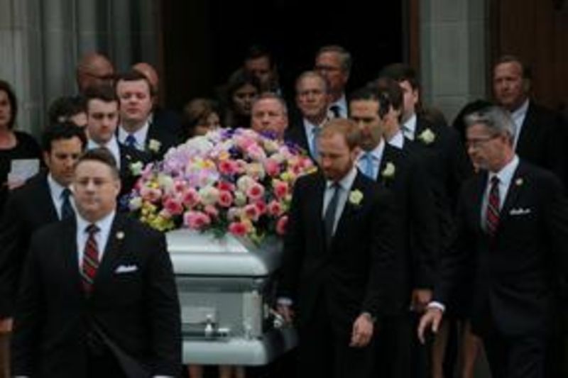 © Reuters. Barbara Bush es recordada por su dignidad y sensatez en funeral en Houston