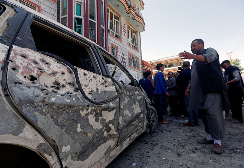 © Reuters. Explosión en un registro electoral de Kabul deja al menos 12 muertos