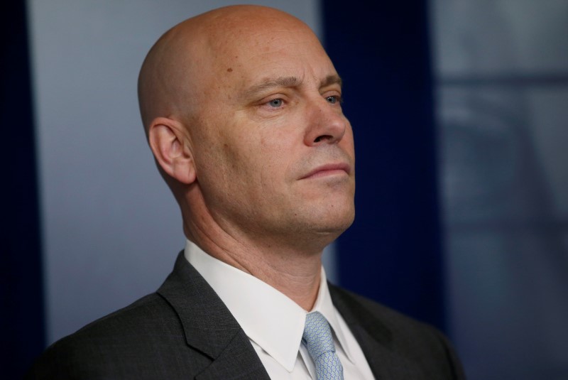 © Reuters. White House director of legislative affairs Marc Short takes part in a daily briefing at the White House in Washington