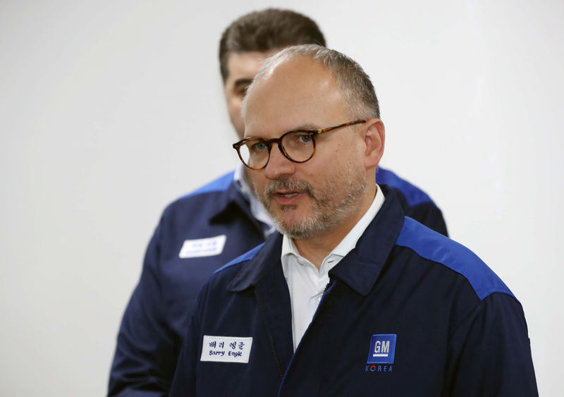 © Reuters. Barry Engle, head of GM's international operations, speaks during a news conference in Incheon