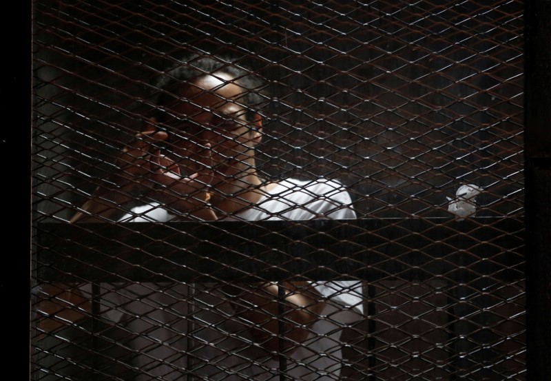 © Reuters. فوز المصور المصري المحبوس شوكان بجائزة اليونسكو لحرية الصحافة رغم تحذير القاهرة