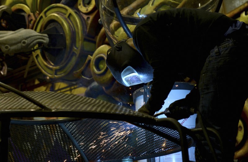 © Reuters. A welder works on the structure of a float as preparations continue for the Carnival parade in Nice