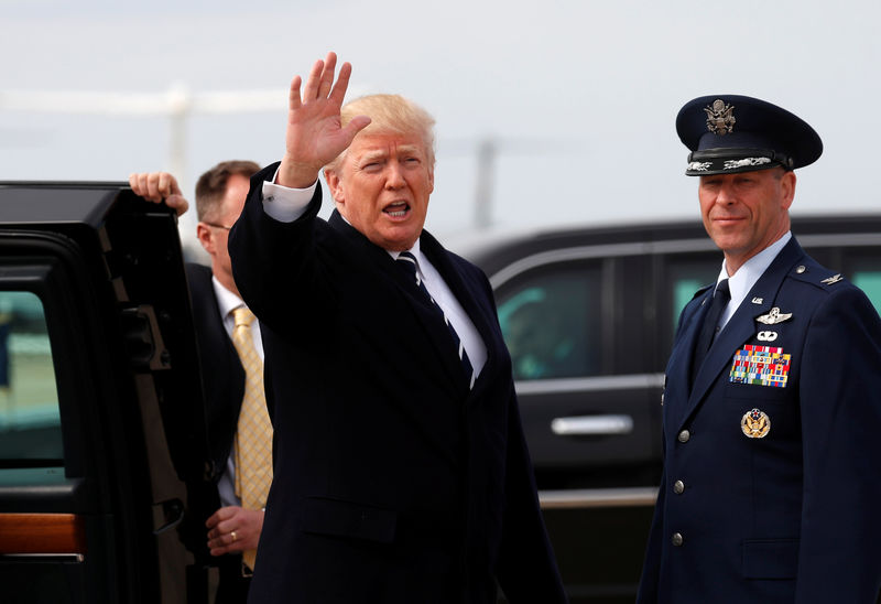 © Reuters. FILE PHOTO: President Trump returns to Washington