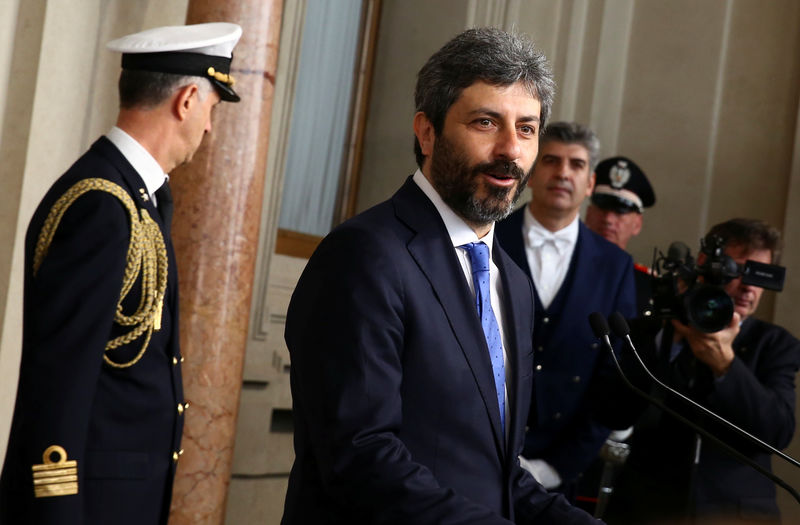 © Reuters. Il presidente del Senato Roberto Fico al Quirinale