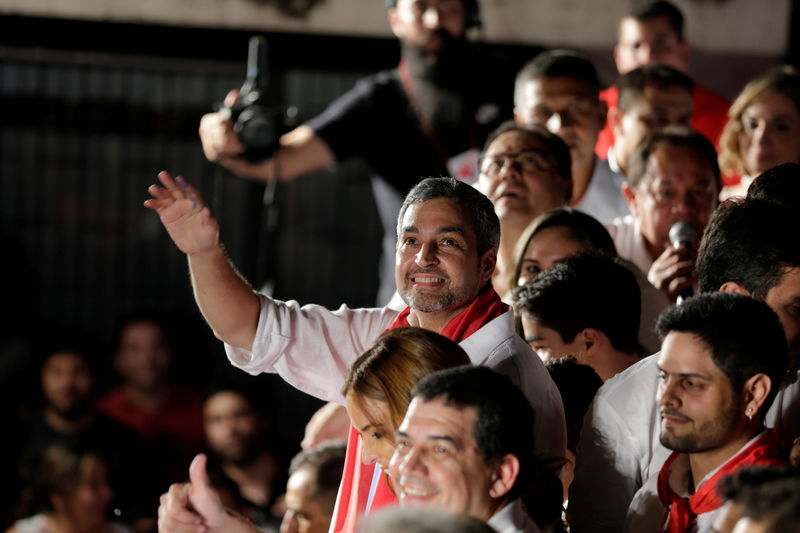 © Reuters. Paraguay's newly elected President Abdo of the Colorado Party celebrates in Asuncion