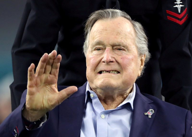 © Reuters. El expresidente de EEUU George H.W. Bush, hospitalizado en Houston