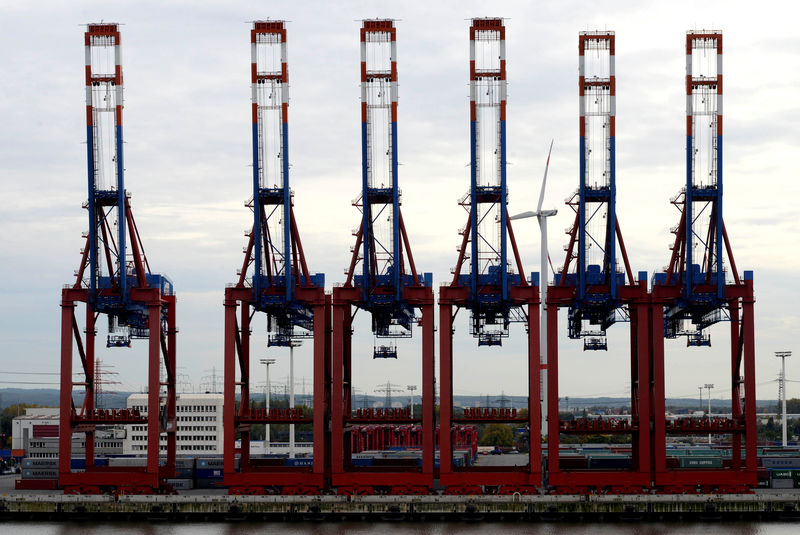 © Reuters. FILE PHOTO: Loading cranes are pictured at the container terminal "Eurokai" in the harbour of Hamburg