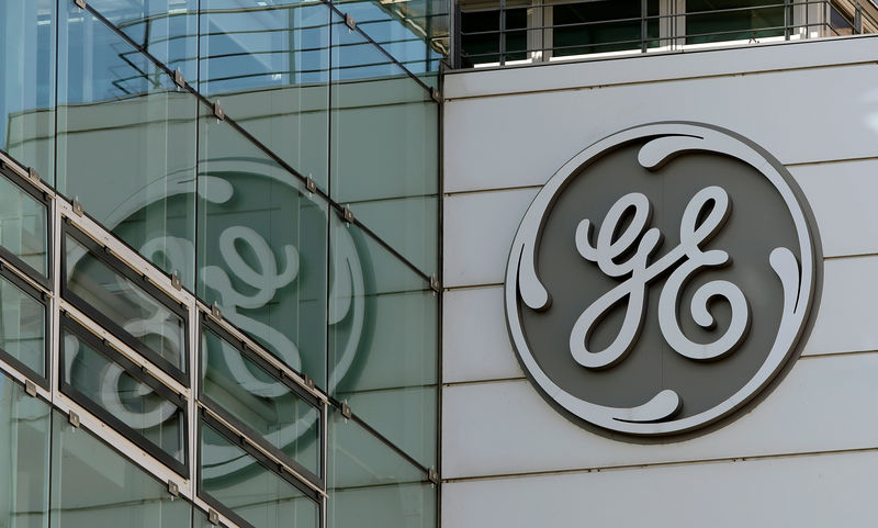 © Reuters. FILE PHOTO: Logo of General Electric is seen in Baden