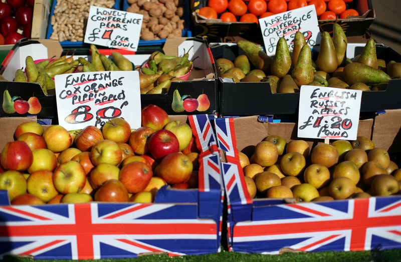 © Reuters. Fruit is displayed for sale at a market stall in Great Yarmouth