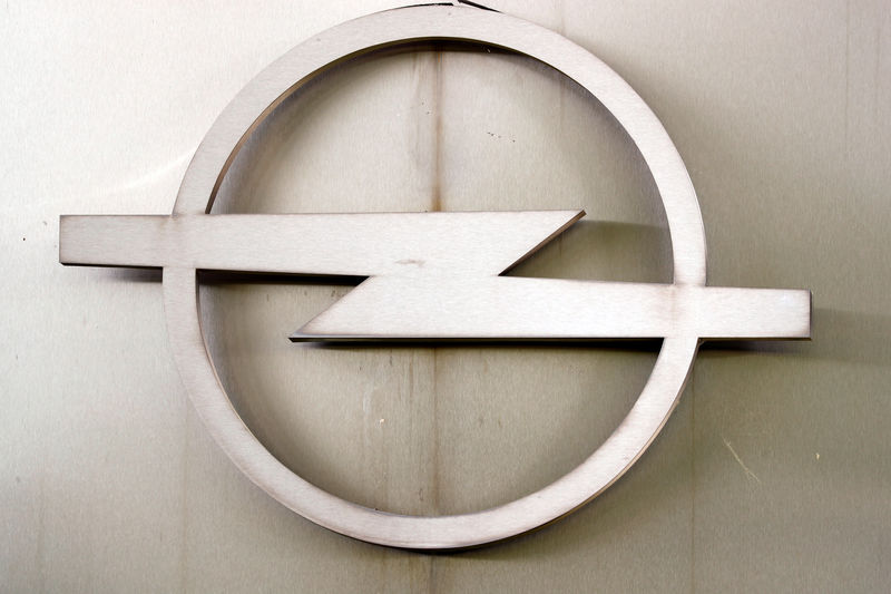 © Reuters. The logo of Opel is seen at their plant in Eisenach