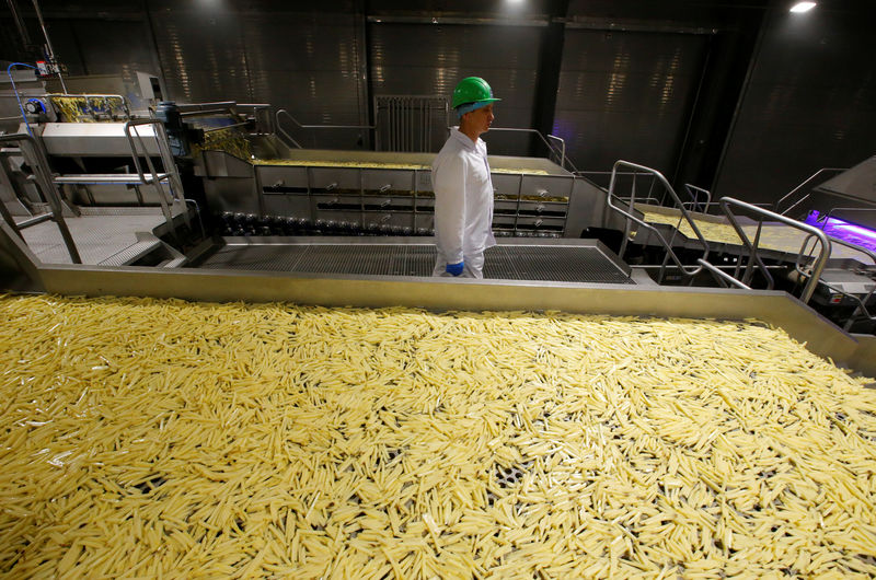 © Reuters. An employee works at a potato processing plant near Lipetsk