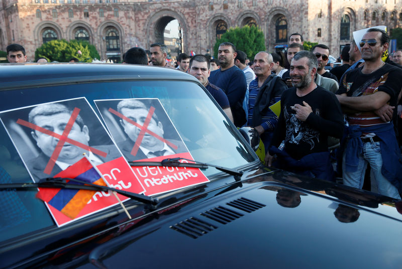 © Reuters. حزب سياسي في أرمينيا ينسحب من الائتلاف الحاكم وسط أزمة سياسية
