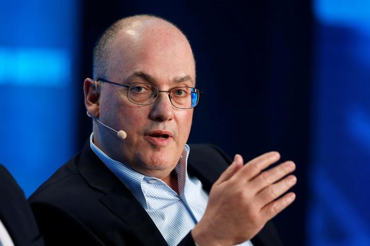 © Reuters. Steven Cohen, Chairman and CEO of Point72 Asset Management, speaks at the Milken Institute Global Conference in Beverly Hills