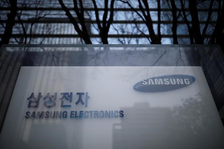 © Reuters. Samsung registra beneficio récord en su primer trimestre y ve debilidad en el mercado de móviles