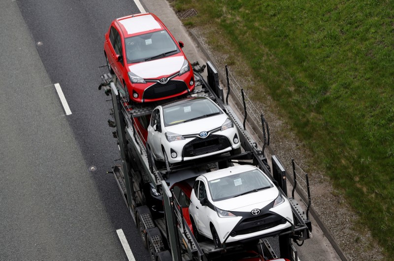 © Reuters. إنتاج السيارات في بريطانيا يتراجع أكثر من 6% في الربع/1