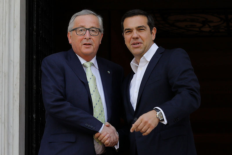 © Reuters. Greek PM Tsipras meets with European Commission President Juncker