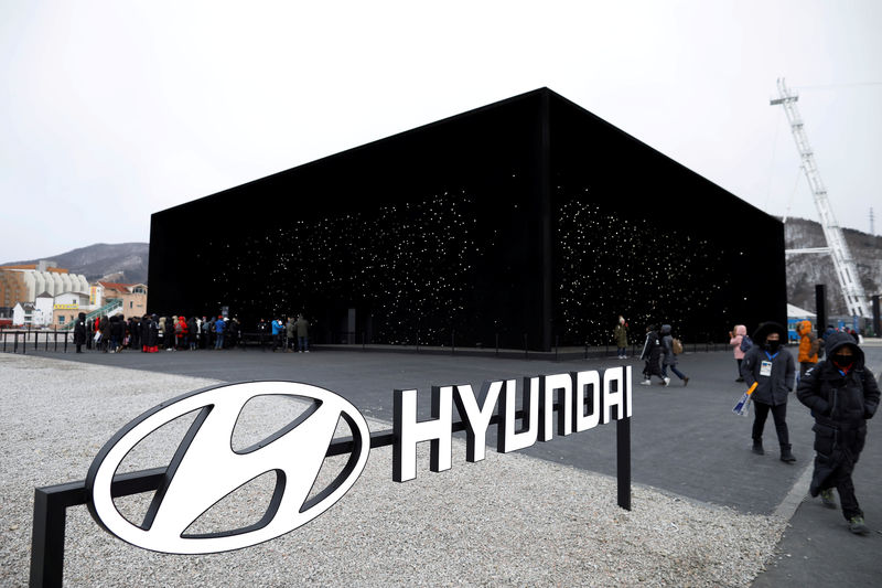 © Reuters. FILE PHOTO: A Hyundai Motor's booth is seen near the Pyeongchang Olympic Plaza in Pyeongchang