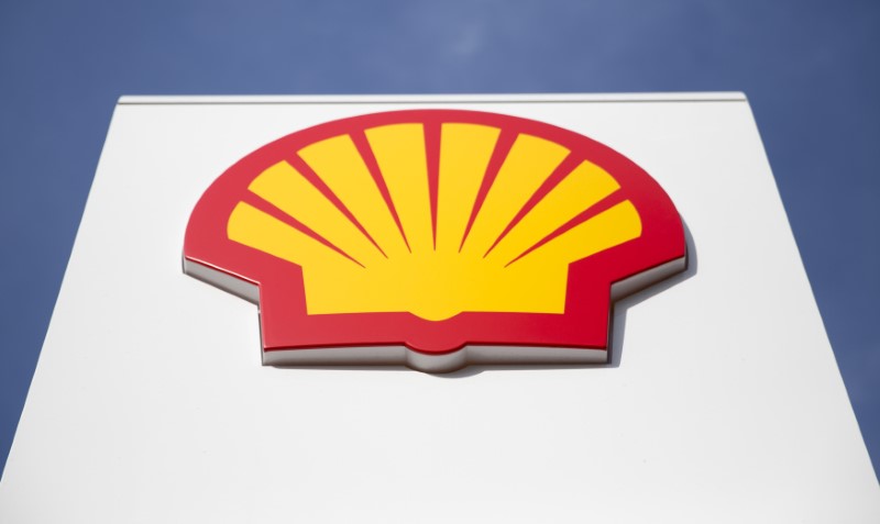 © Reuters. A logo for Shell is seen on a garage forecourt in central London