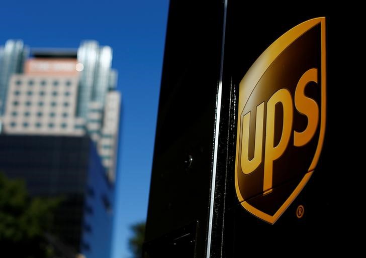 © Reuters. FILE PHOTO -  A United Parcel Service truck on delivery is pictured in downtown Los Angeles