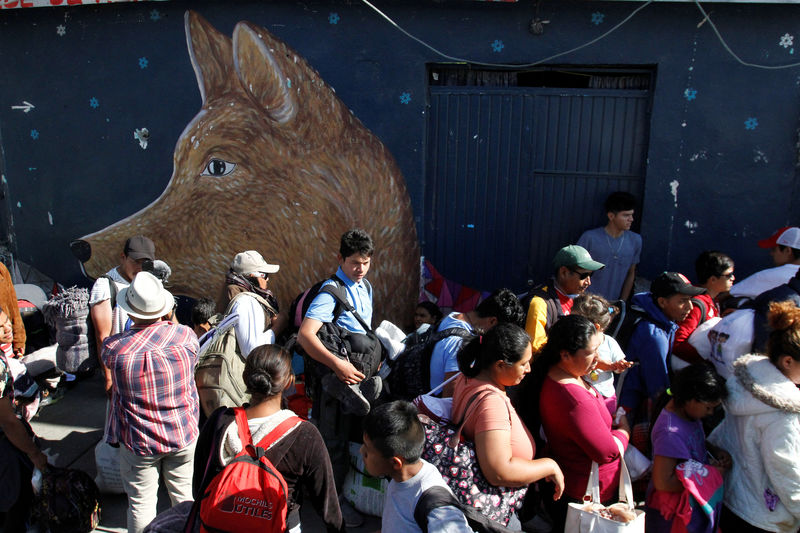 © Reuters. Migrantes da América Central que viajam em caravana para os EUA