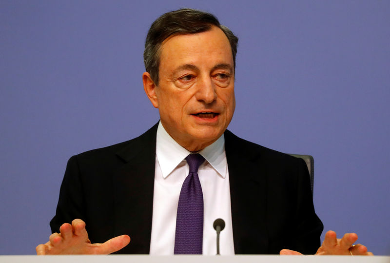 © Reuters. Presidente do Banco Central Europeu, Mario Draghi, durante coletiva de imprensa na sede do BCE em Frankfurt, Alemanha