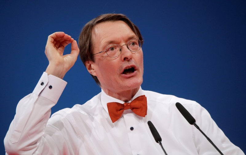 © Reuters. Karl Lauterbach speaks during the SPD's one-day party congress in Bonn