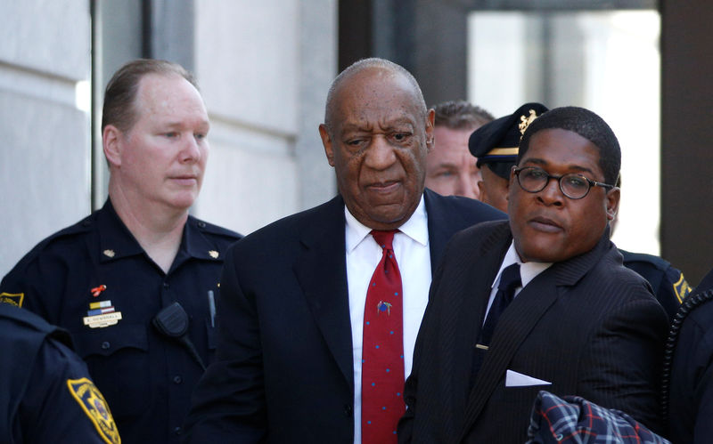 © Reuters. Ator e comediante Bill Cosby deixa tribunal na Pensilvânia