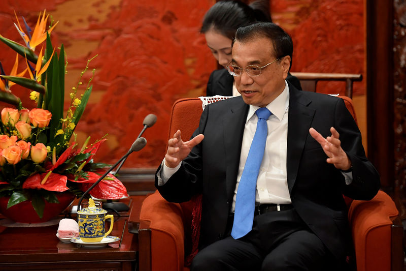 © Reuters. Chinese Premier Li Keqiang speaks during a meeting with U.S. Secretary of Transportation Elaine Chao at the Zhongnanhai Leadership Compound in Beijing