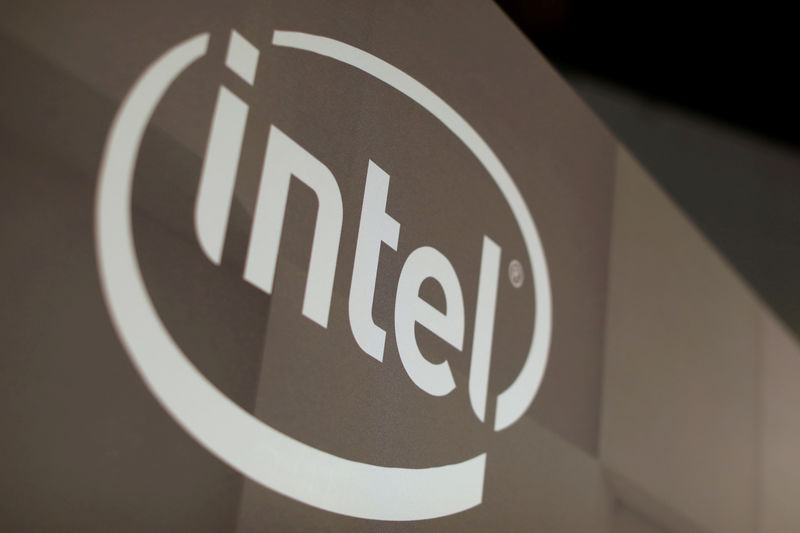 © Reuters. Intel supera las previsiones por la demanda de procesadores para centros de datos