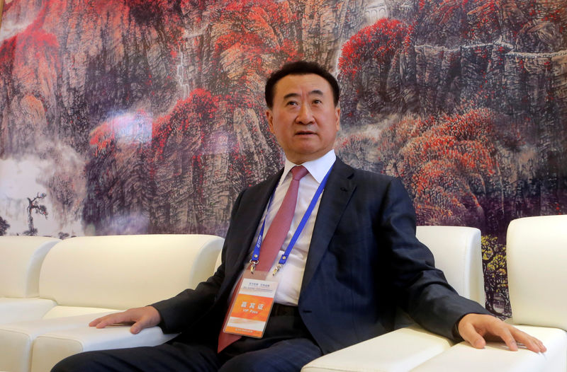 © Reuters. FILE PHOTO: Wang Jianlin, chairman of Chinese property developer Dalian Wanda Group, sits in a meeting room on the outskirts of Qingdao