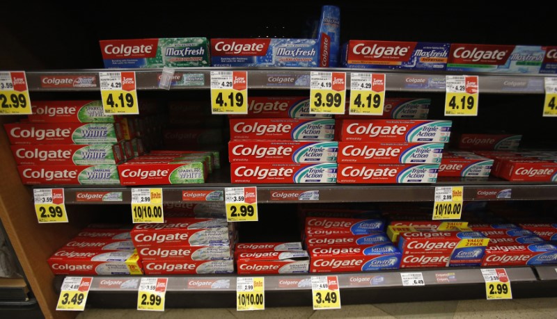 © Reuters. FILE PHOTO: Colgate toothpaste is pictured on sale at a grocery store in Pasadena