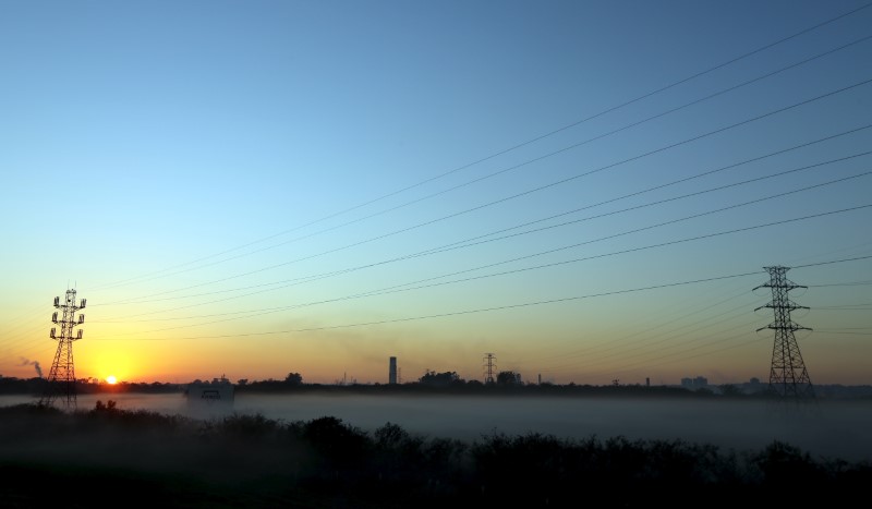 © Reuters. Linhas de transmissão de energia em Caçapava, em São Paulo