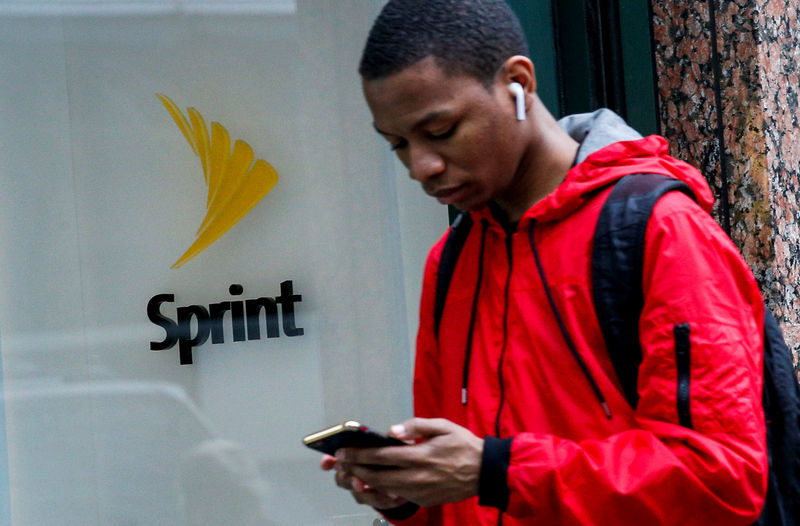 © Reuters. A man walks past a Sprint store in New York